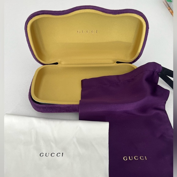 Gucci Purple Velvet Sunglasses Case with Dust bag and Lens Cloth - Picture 2 of 2